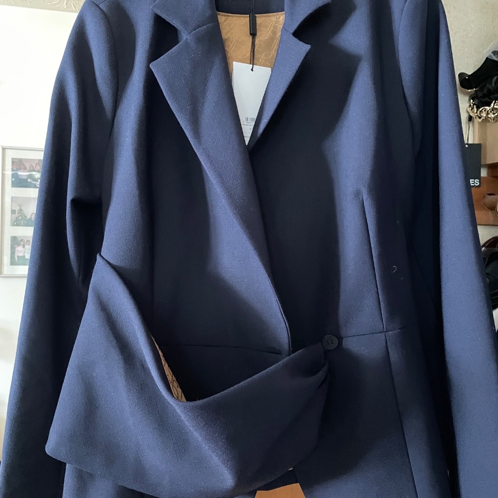 Tops - Picture 3 of 4